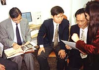 The Deputy Minister of Culture, Pan Zhenshou on right, visiting the Index of Jewish Art